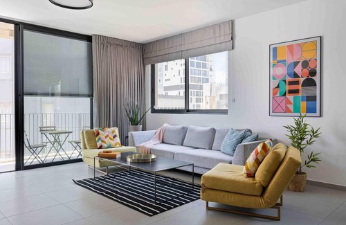 Tel Aviv Promenade Apartment | Ambassador Apartments Parking and mamad