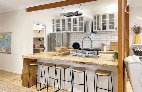 Mansfield House | Amber House: 4 BR, 2 BA in Mansfield, Sleeps 7