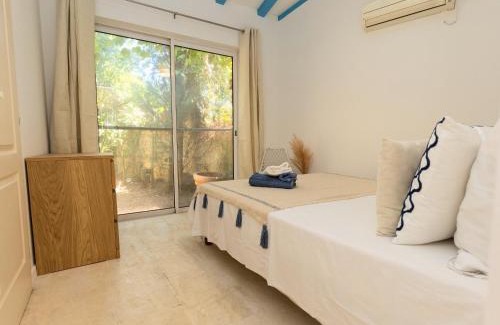 Bedarrides Villa | Ambiance Jacuzzi Halloween - Idéal couples et petites familles - 15min Parc Spirou - Nocturnes les 25, 30, 31 octobre et le 1er novembre - Jardin - 15min Avignon - Parking privé gratuit - Calme et charme provençal