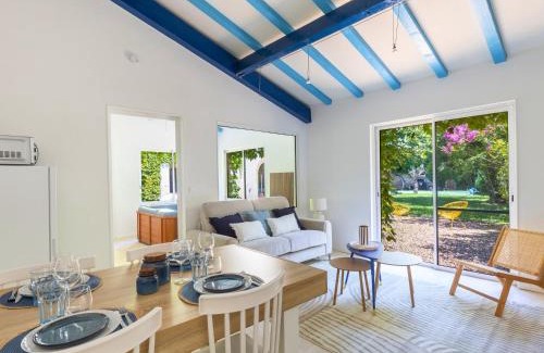 Bedarrides Villa | Ambiance Jacuzzi Halloween - Idéal couples et petites familles - 15min Parc Spirou - Nocturnes les 25, 30, 31 octobre et le 1er novembre - Jardin - 15min Avignon - Parking privé gratuit - Calme et charme provençal