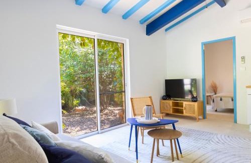 Bedarrides Villa | Ambiance Jacuzzi Halloween - Idéal couples et petites familles - 15min Parc Spirou - Nocturnes les 25, 30, 31 octobre et le 1er novembre - Jardin - 15min Avignon - Parking privé gratuit - Calme et charme provençal