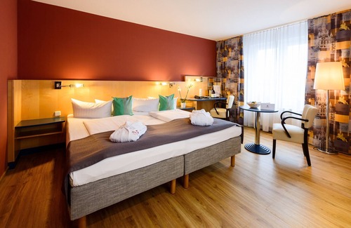 Dresden Hotel | Amedia Dresden Elbpromenade, Trademark Collection by Wyndham