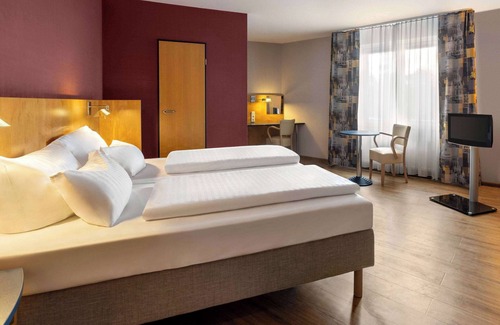 Dresden Hotel | Amedia Dresden Elbpromenade, Trademark Collection by Wyndham