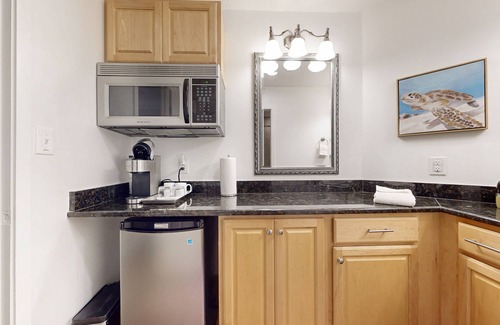 Fernandina Beach Apartment | Ameila Island Plantation condo with beach access, private patio and pool.