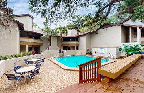 Fernandina Beach Apartment | Ameila Island Plantation condo with beach access, private patio and pool.