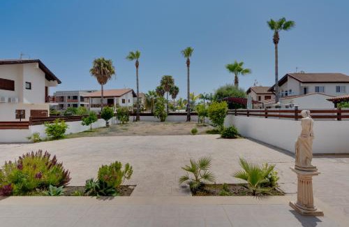 Pyla House | Amelia Beach Villa Wpool -500mfrombeach