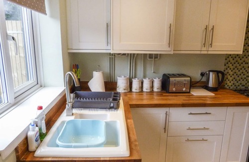 Battle Cottage | AMELIA COTTAGE, family friendly, character holiday cottage in Battle