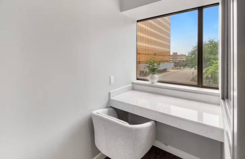 South Loop Apartment | Amenity Rich Double Queen Suite