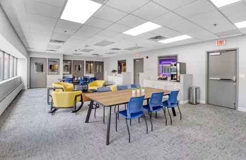 South Loop Apartment | Amenity Rich Spacious King Suite