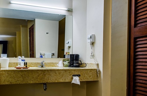 Delicias Hotel | American Inn Hotel & Suites Delicias