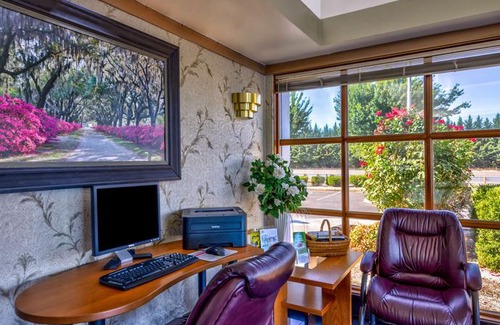 Phoenix Hotel | Americas Best Value Inn Phoenix Ashland