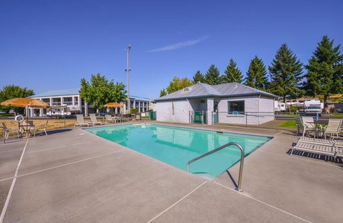 Phoenix Hotel | Americas Best Value Inn Phoenix Ashland