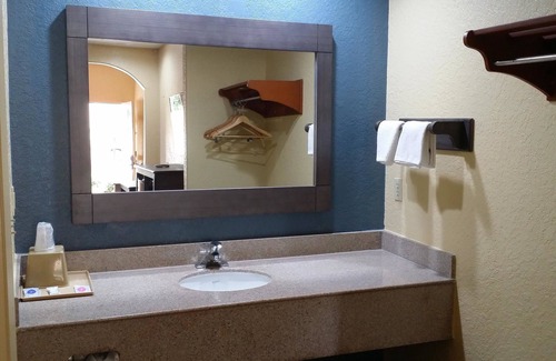 Northside Hotel | Americas Best Value Inn & Suites Houston NE