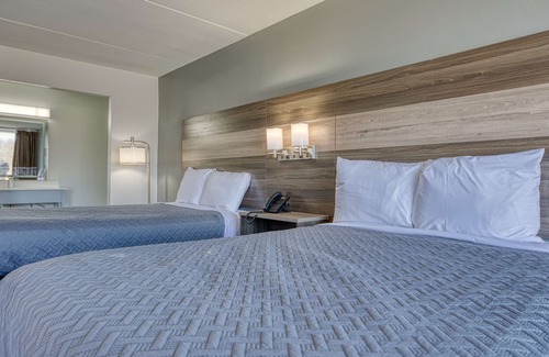 Revelo Hotel | Americas Best Value Inn Stearns