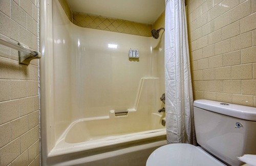 Revelo Hotel | Americas Best Value Inn Stearns