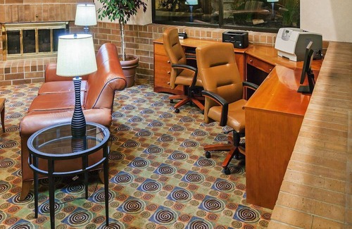 Omaha Hotel | AmericInn by Wyndham Omaha