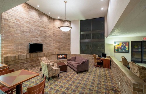 Omaha Hotel | AmericInn by Wyndham Omaha