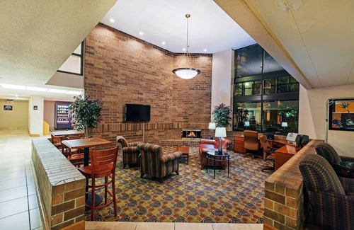 Omaha Hotel | AmericInn by Wyndham Omaha