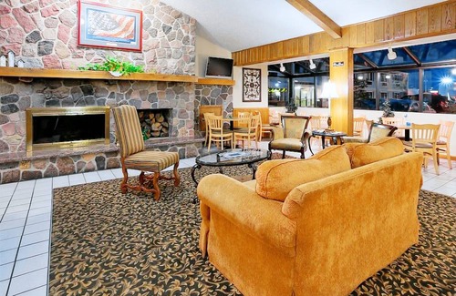 Chippewa Falls Hotel | AmericInn by Wyndham Chippewa Falls