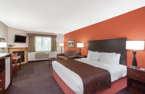 White Bear Lake Hotel | AmericInn by Wyndham White Bear Lake St Paul