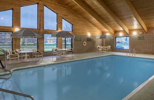 Valley City Hotel | AmericInn by Wyndham Valley City - Conference Center