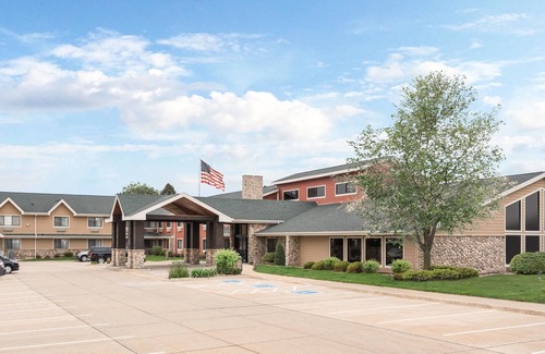 Cedar Falls Hotel | AmericInn by Wyndham Cedar Falls