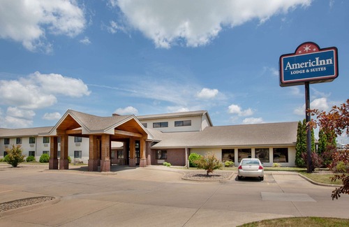 Muscatine Hotel | AmericInn by Wyndham Muscatine