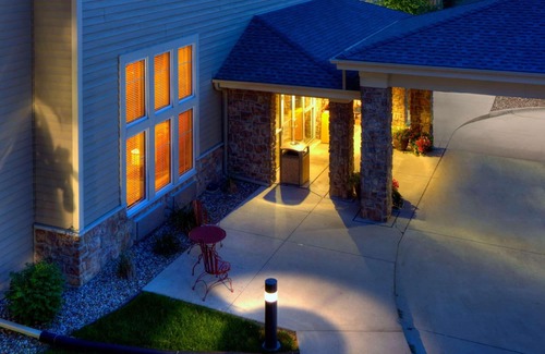 Newton Hotel | AmericInn by Wyndham Newton