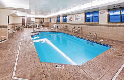 Omaha Hotel | AmericInn by Wyndham Omaha