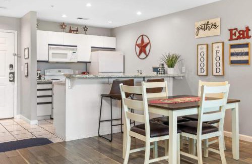 Branson House | Americondo -Sleeps 8 Only blocks from 76 Strip