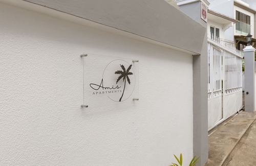 Bain Boeuf Apartment | AMIS Monica - Two Bedroom Apartment, Sleeps 6