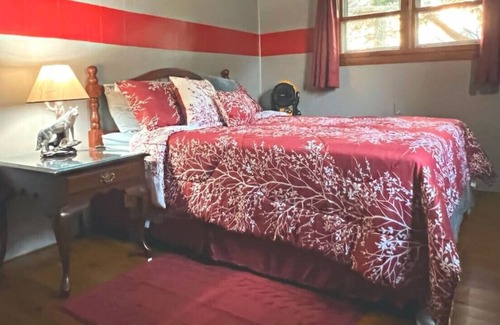 Allenwood House | Amish Home, Off-grid Experience