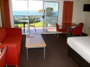 Narooma Hotel | Amooran Oceanside Apartments and Motel