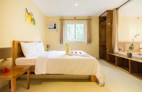 Balabag Apartment | Amor Deluxe Suite with Swimming Pool Access - Hidden Paradise