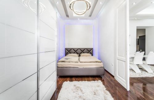 Belvaros - Lipotvaros Apartment | Amora Homes Breathless view Parliament 2 Luxury Suites with terrace FREE PARKING RESERVATION NEEDED