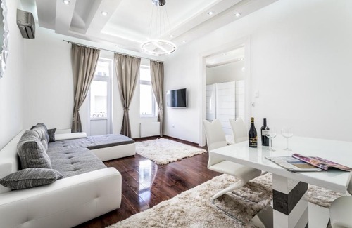 Belvaros - Lipotvaros Apartment | Amora Homes Breathless view Parliament 2 Luxury Suites with terrace FREE PARKING RESERVATION NEEDED