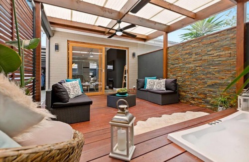 Frankston Villa | AMORE A Tranquil Retreat with Couples Spa