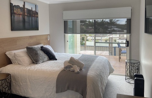 Tura Beach Apartment | "Amore" at Villa Del Mare - Beach Front Guest Suite