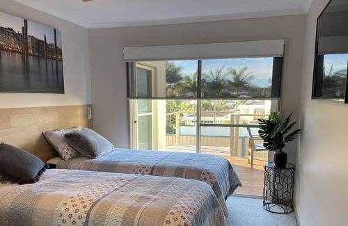 Tura Beach Apartment | "Amore" at Villa Del Mare - Beach Front Guest Suite