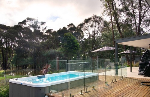Hepburn House | Amore ~ Hepburn Springs/Daylesford ~ Luxury, Spa, Wood Fire