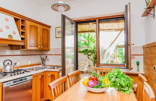 Sant'Agnello Villa | AMORE RENTALS - Villa Tina with Swimming Pool, Sea View, Garden and Parking