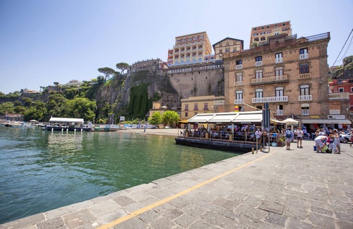 Pogerola Apartment | AMORE RENTALS - Appartamento La Terrazza sul Porto with Sea View, Beach Front