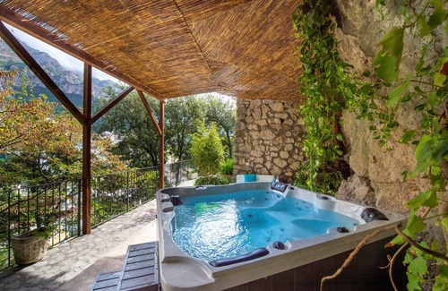 Positano Villa | AMORE RENTALS - Villa Elio with Sea View, Heated Pool and Parking