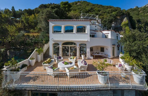 Positano Villa | AMORE RENTALS - Villa Elio with Sea View, Heated Pool and Parking