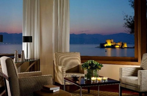 Nafplio Hotel | Amphitryon Hotel is located on the coast at Nafplion.