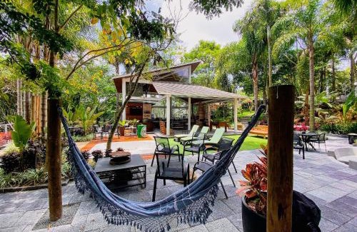 Carapicuiba House | Ampla casa em meio à natureza