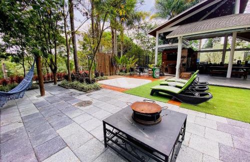 Carapicuiba House | Ampla casa em meio à natureza