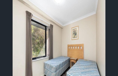 Perth Central Business District Apartment | Ample Luxury Apartment