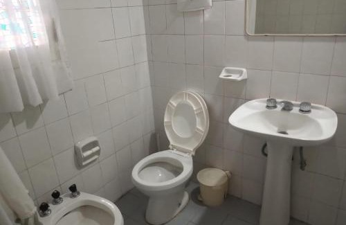 Mar de Ajo Apartment | Amplia casa con fondo y estacionamiento a metros del mar