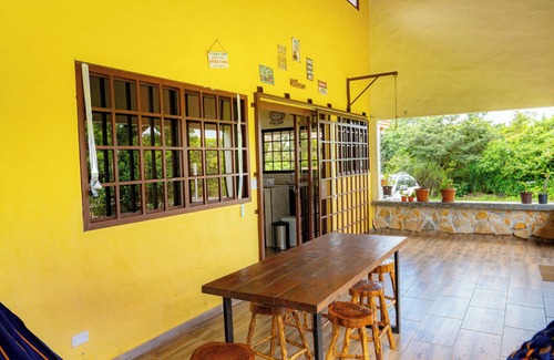 Alto Boquete House | Amplia Habitación Familiar - Alto Boquete- Baño Privado- Cocina- Wifi- A/a- 5 pp